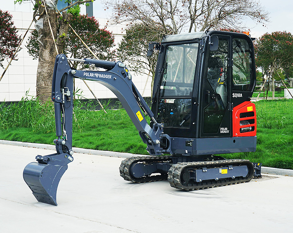 sravnenie-mini-ekskavatora-rippa-r319-s-polar-badger-sq18a.jpg