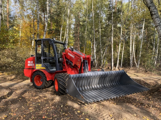 Ковш просеивающий для погрузчика с ломаной рамой Polar Badger