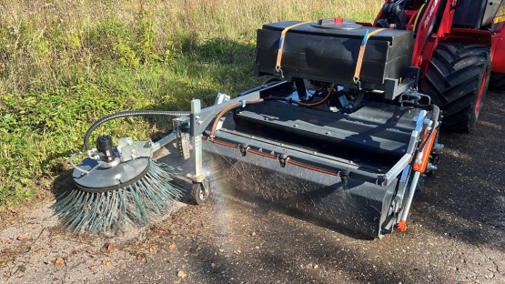 Щетка подметальная с бункером для мини-погрузчиков