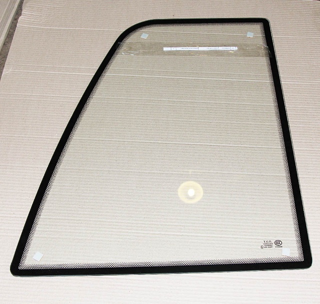 Стекло верхнее левой двери 750699000218