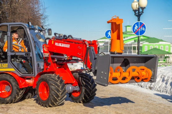 Снегометатель шнекороторный для сочлененного мини-погрузчика Polar Badger