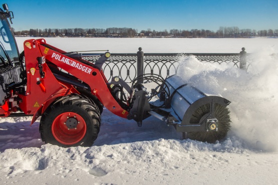 Подметальная щетка с поворотом для сочлененного мини-погрузчика