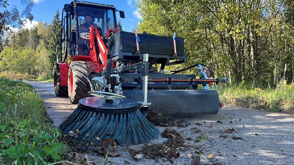 Щетка подметальная с бункером