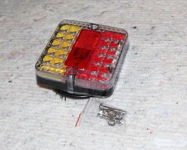 Фонарь правый задний 720412000024