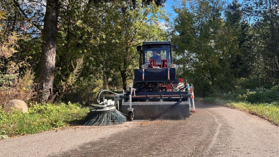 Щетка подметальная с бункером для мини-погрузчиков
