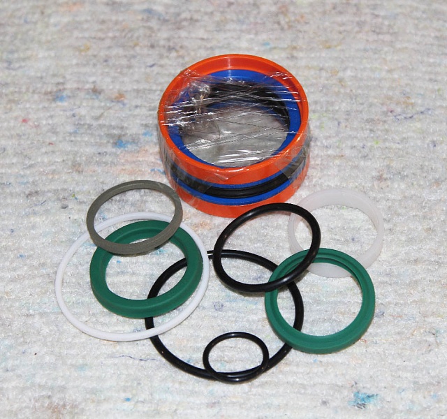 Ремкомплект гидроцилиндра опускания ковша WL35-072043