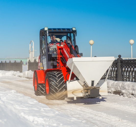Пескоразбрасыватель для мини-погрузчика Polar Badger