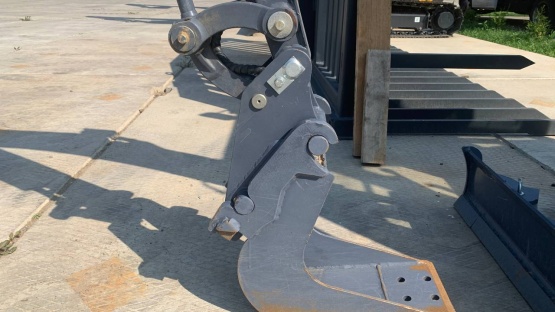 Быстросъем на мини-экскаватор Быстросъем на мини-экскаватор