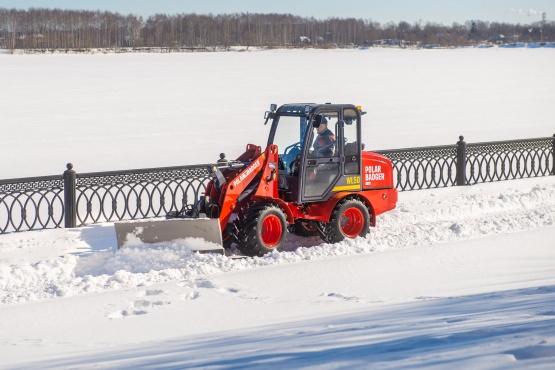 Отвал снеговой для погрузчика с ломаной рамой Polar Badger Отвал снеговой для погрузчика с ломаной рамой Polar Badger