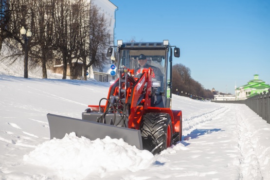 Снеговой отвал для мини-погрузчика сочлененного Polar Badger Снеговой отвал для мини-погрузчика сочлененного Polar Badger